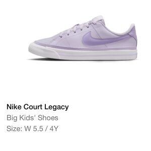 Nike Court Legacy.